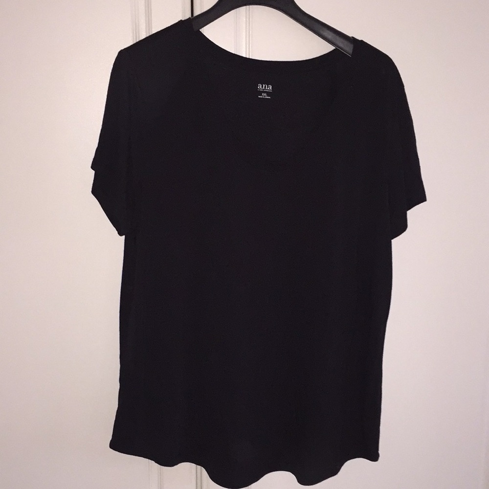 Rounded v-neck shirt